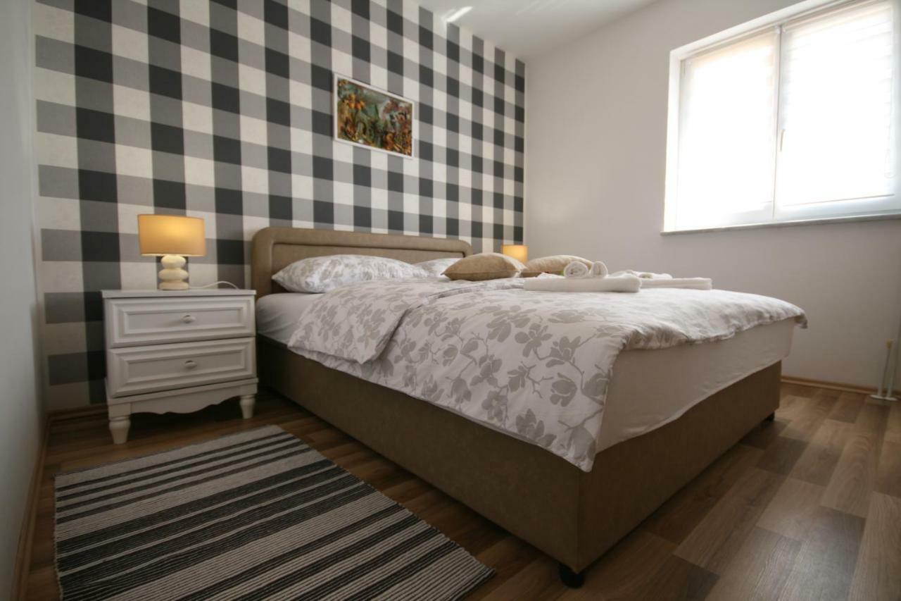 Holiday House Leona Otocac Luaran gambar