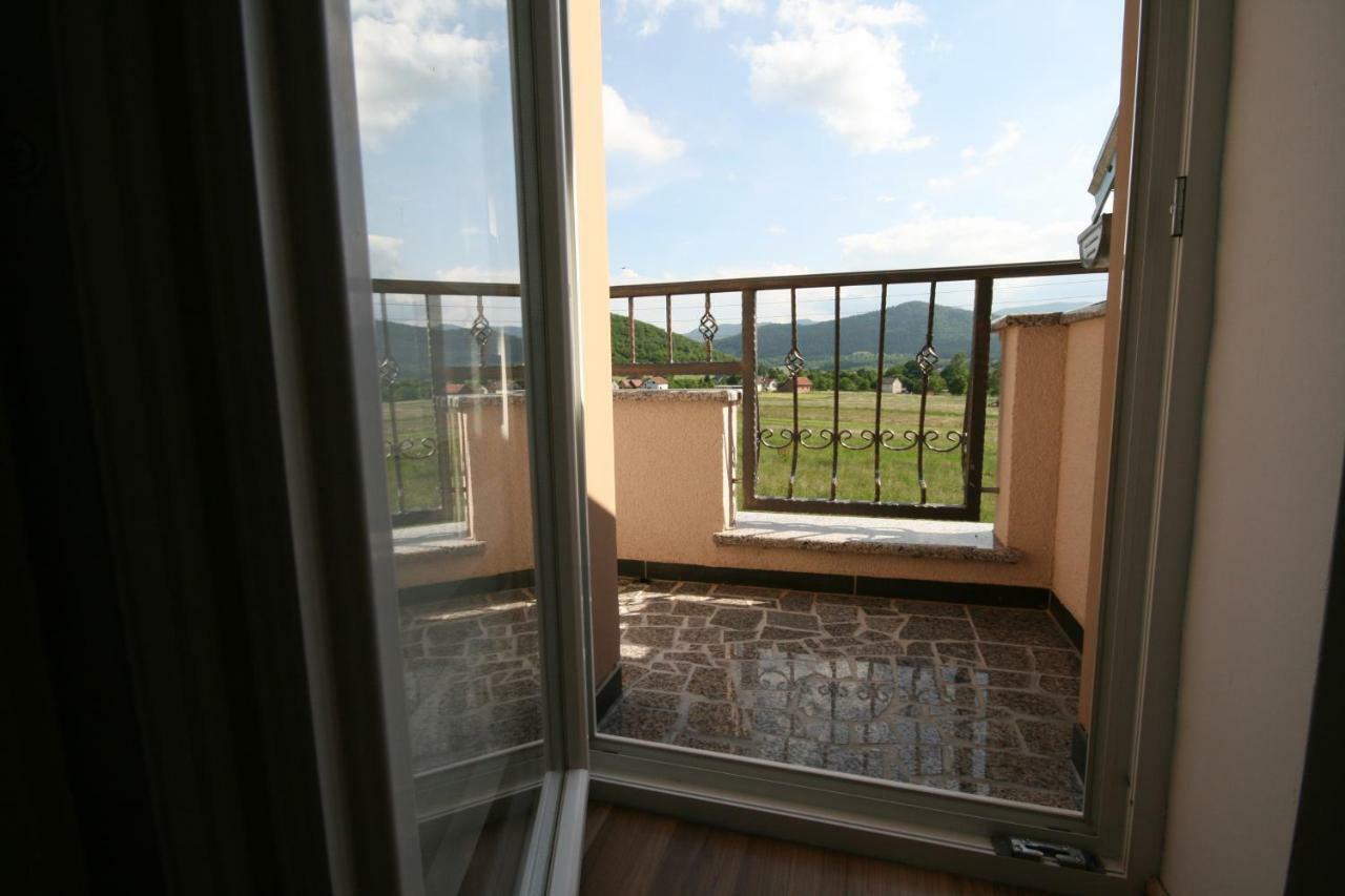 Holiday House Leona Otocac Luaran gambar